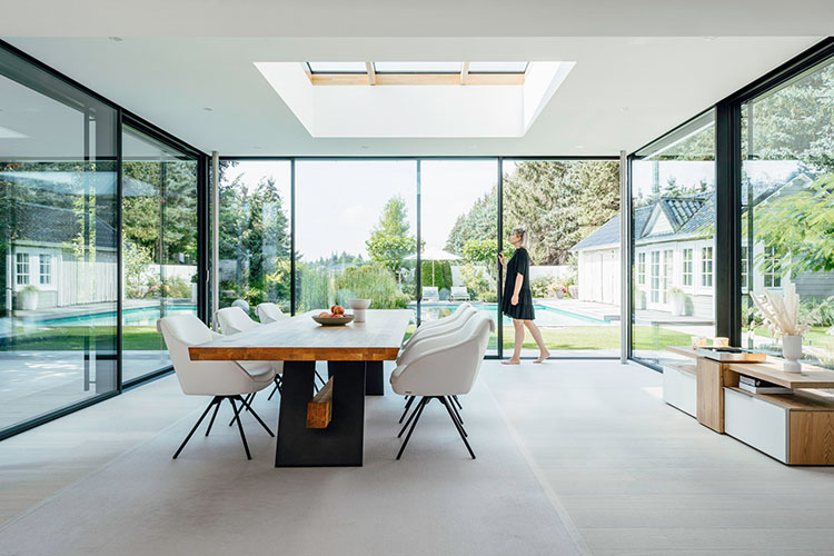 Ein gut geplanter Wintergarten erweitert den Wohnraum ganzjährig – lichtdurchflutet und harmonisch in die Architektur integriert.