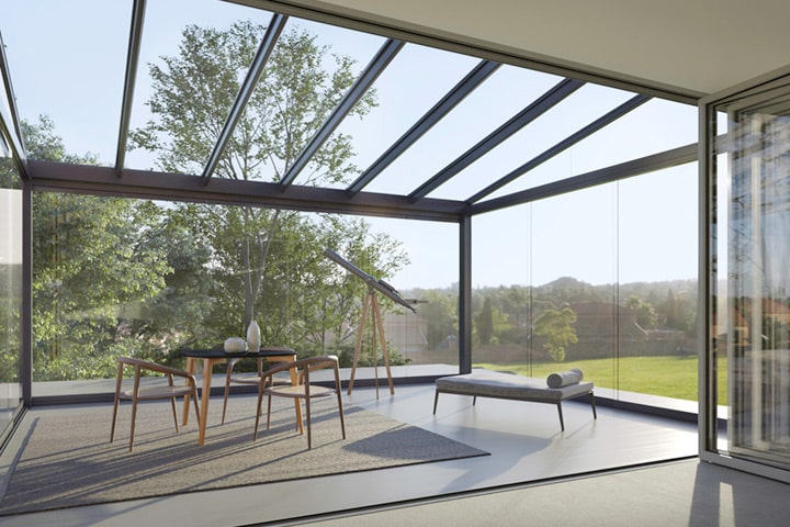 Solarlux macht Wünsche sichtbar: Visualisierungen am eigenen Haus zeigen schon vorab, wie die Terrassenüberdachung wirkt.