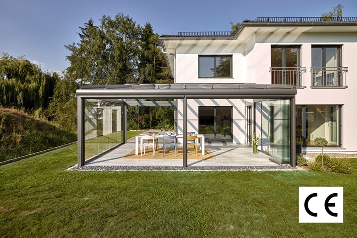 Die CE-zertifizierten Terrassenüberdachungen von Solarlux stehen für Qualität, Langlebigkeit und Sicherheit.