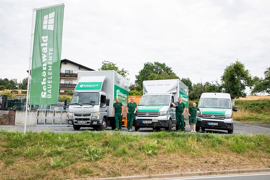 Mitarbeiter und Fahrzeuge von Schönwald Bauelemente